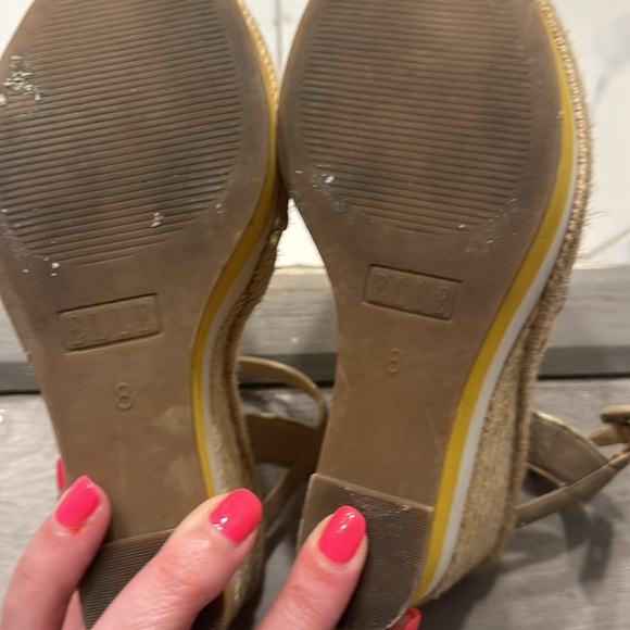 Elle wedge size 8 yellow trimmed shoes comfy worn once minor flaws see pics - Picture 7 of 12